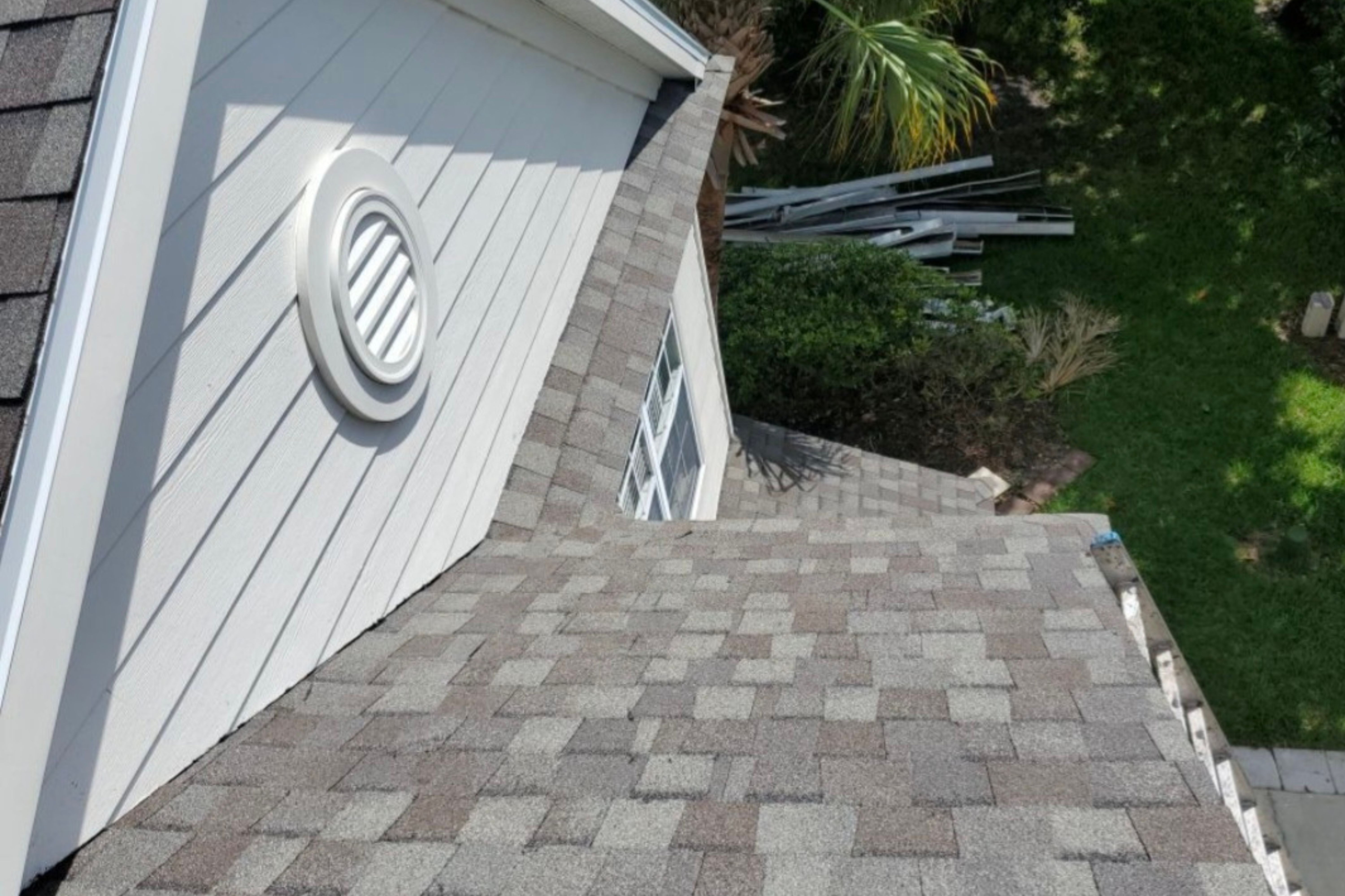An apartment complex shingle roof in Florida